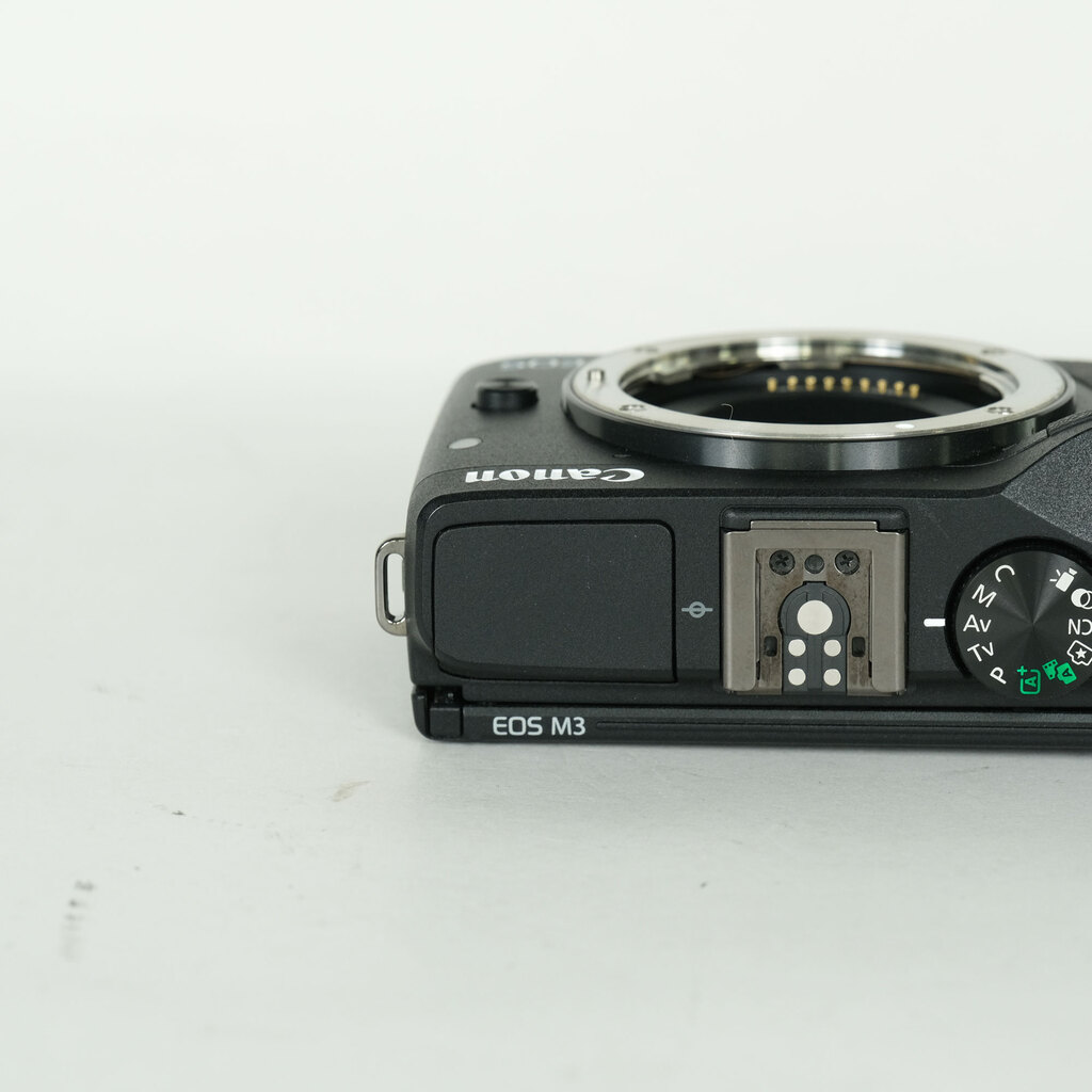 ほぼ新品！キャノン EOS M3 値下げ交渉可！ Canon EOS M3 ボディ ブラックの出品 | ONE SCENE（ワンシーン）