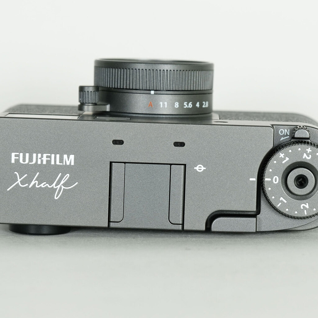 FUJIFILM X half X-HF1