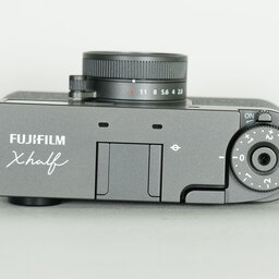 FUJIFILM X half X-HF1