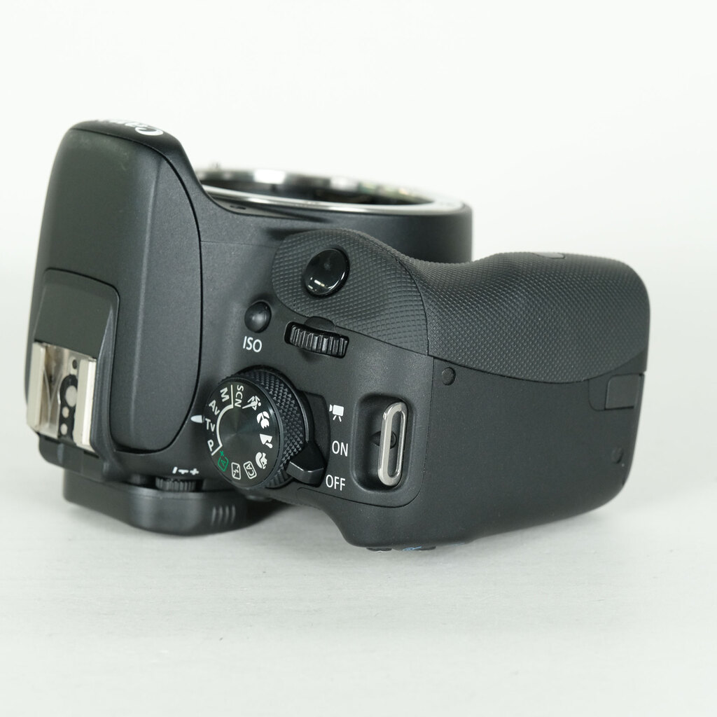 Canon EOS Kiss X7