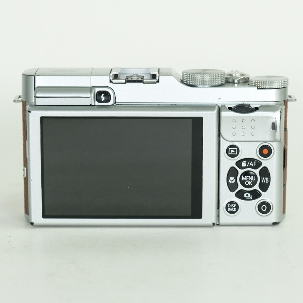 FUJIFILM X-A1 ボディ ブラウン