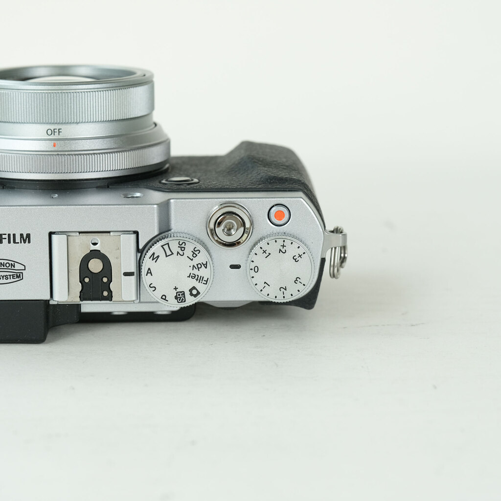 Fujifilm X30 コンパクトデジタルカメラ シルバー FUJIFILM X30 シルバーの出品 | ONE SCENE（ワンシーン）