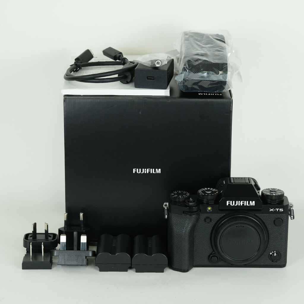 FUJIFILM X-T5 FUJIFILM X-T5