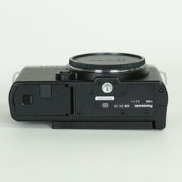 Panasonic LUMIX DC-S9 Panasonic LUMIX DC-S9