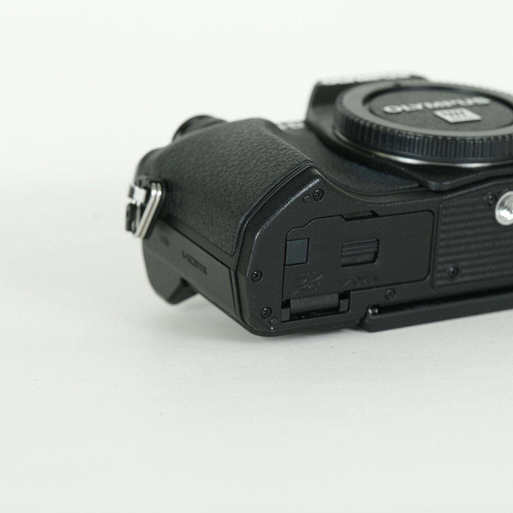 OLYMPUS OM-D E-M10 Mark III