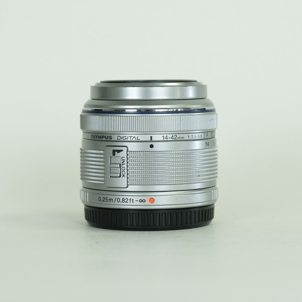 OLYMPUS M.ZUIKO DIGITAL 14-42mm F3.5-5.6IIR シルバー