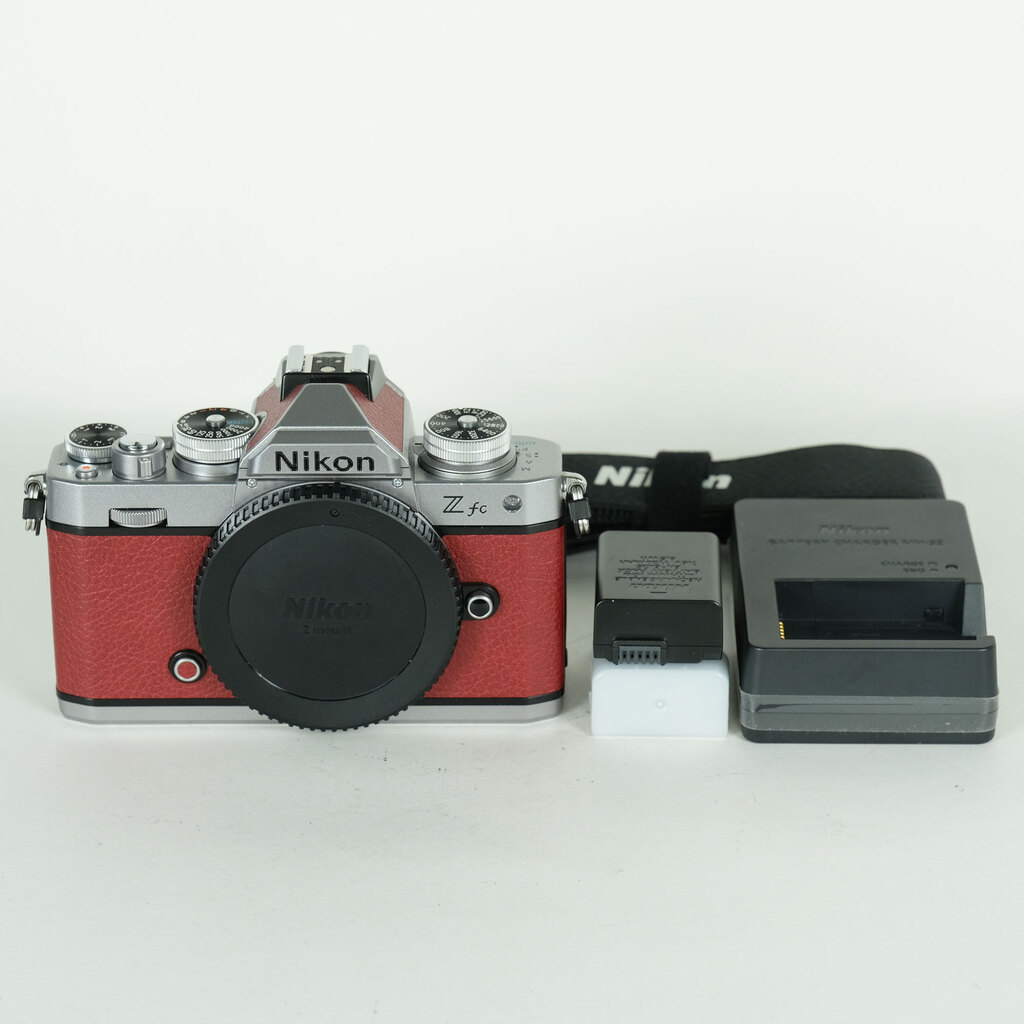 Nikon Z fc ボディ シルバー プレミアムエクステリア張替済みの出品