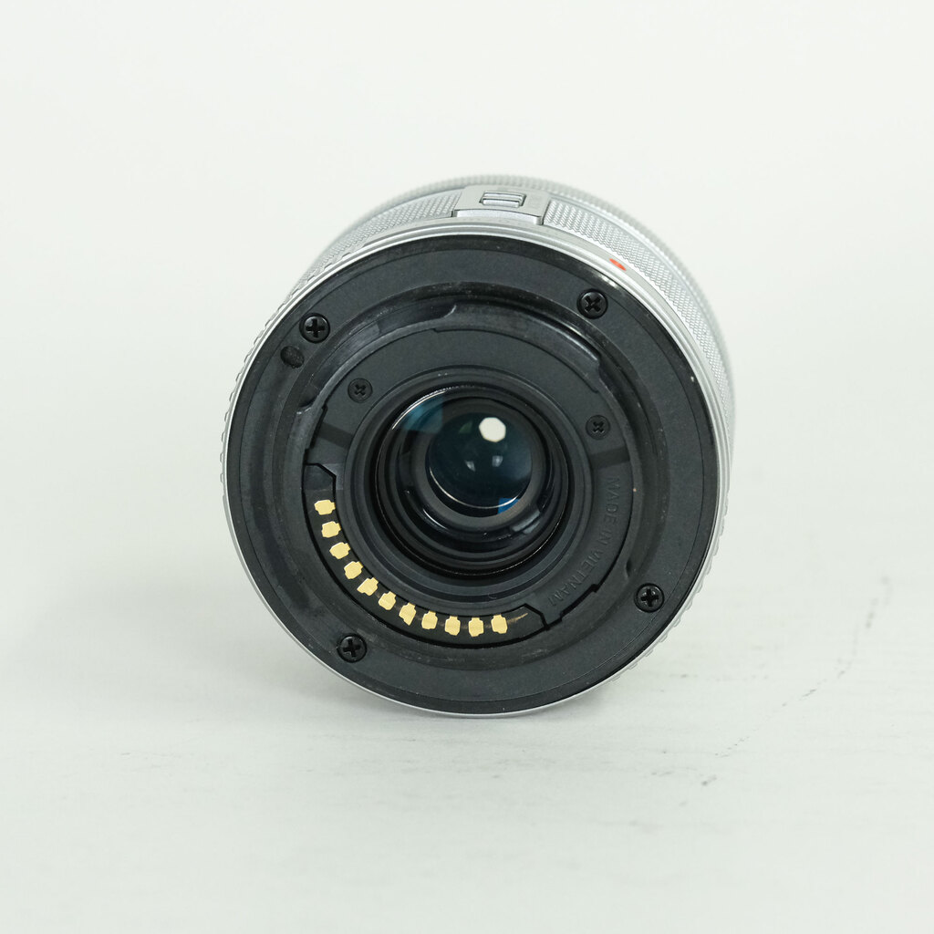 OLYMPUS M.ZUIKO DIGITAL 14-42mm F3.5-5.6IIR シルバー OLYMPUS M.ZUIKO DIGITAL 14-42mm F3.5-5.6IIR シルバー