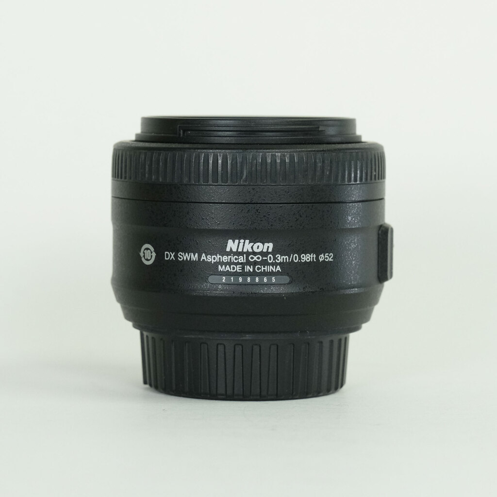 Nikon AF-S DX NIKKOR 35mm f/1.8G Nikon AF-S DX NIKKOR 35mm f/1.8G