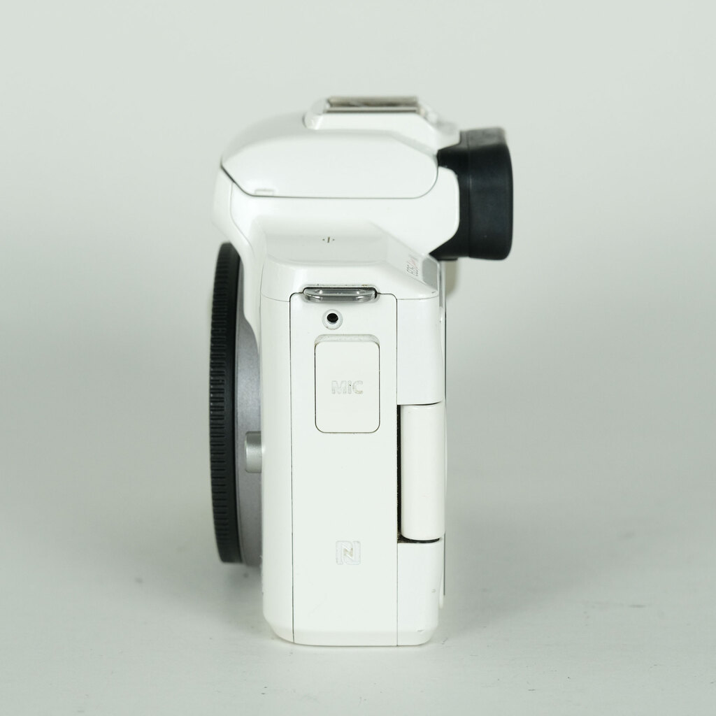 Canon EOS Kiss M [�{�f�B �z���C�g]