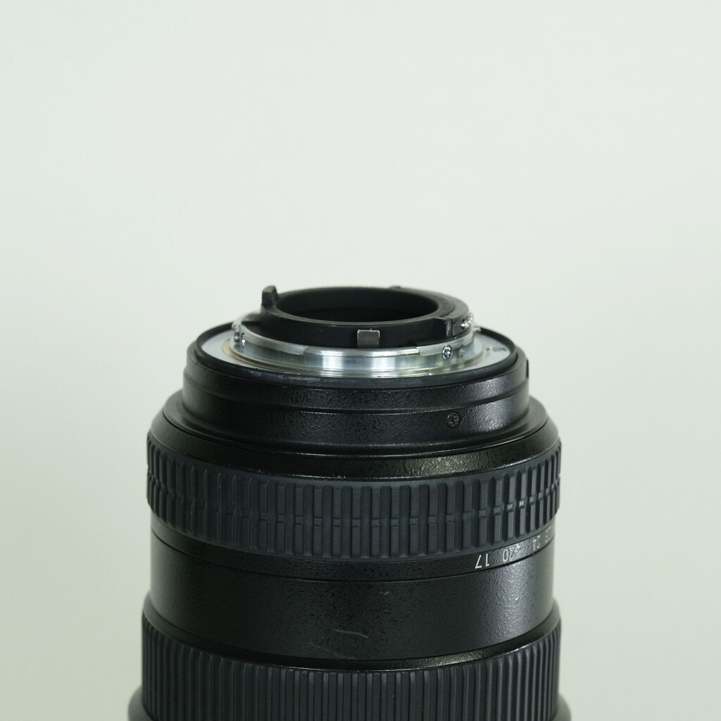 Nikon AF-S DX Zoom-Nikkor 17-55mm f/2.8G IF-ED Nikon AF-S DX Zoom-Nikkor 17-55mm f/2.8G IF-ED