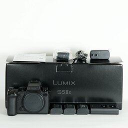 Panasonic LUMIX S5IIX ボディ DC-S5M2X ブラック Panasonic LUMIX S5IIX ボディ DC-S5M2X ブラック