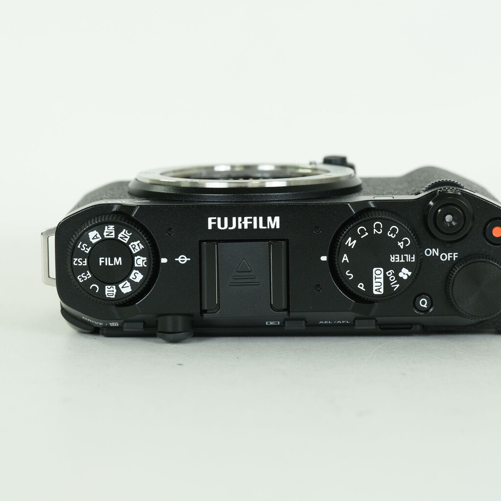 FUJIFILM X-M5