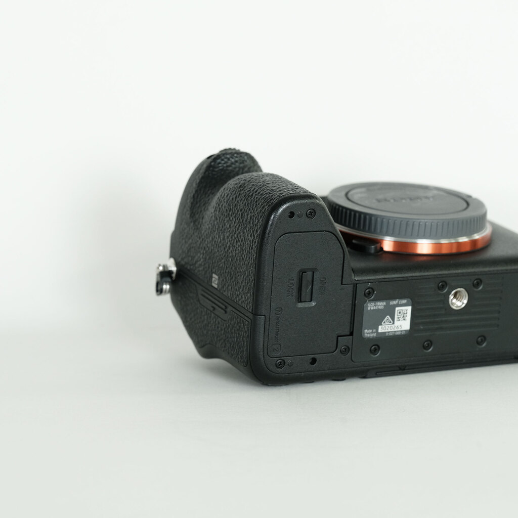SONY α7RIV ボディ ILCE-7RM4A   【後期モデル 液晶下部にSONYロゴなし】