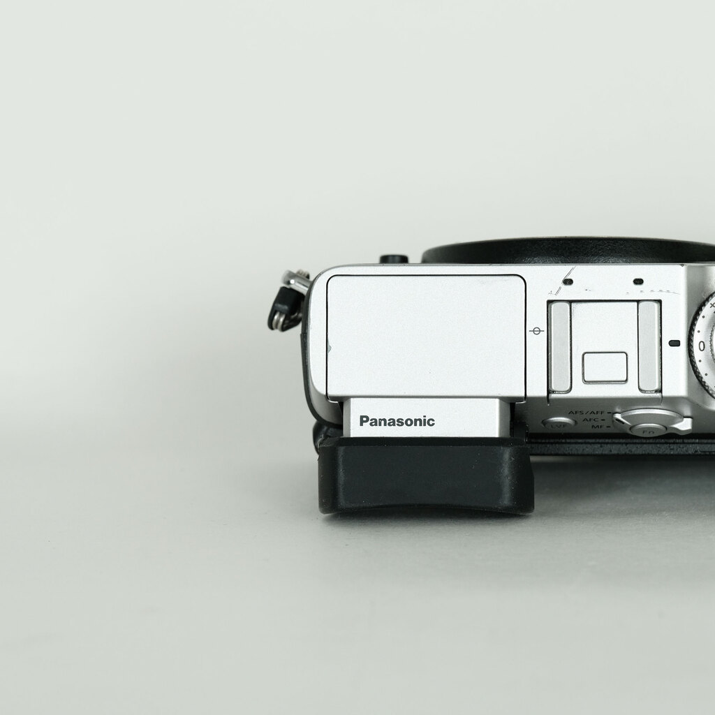 Panasonic LUMIX DMC-GX8 ボディ シルバー