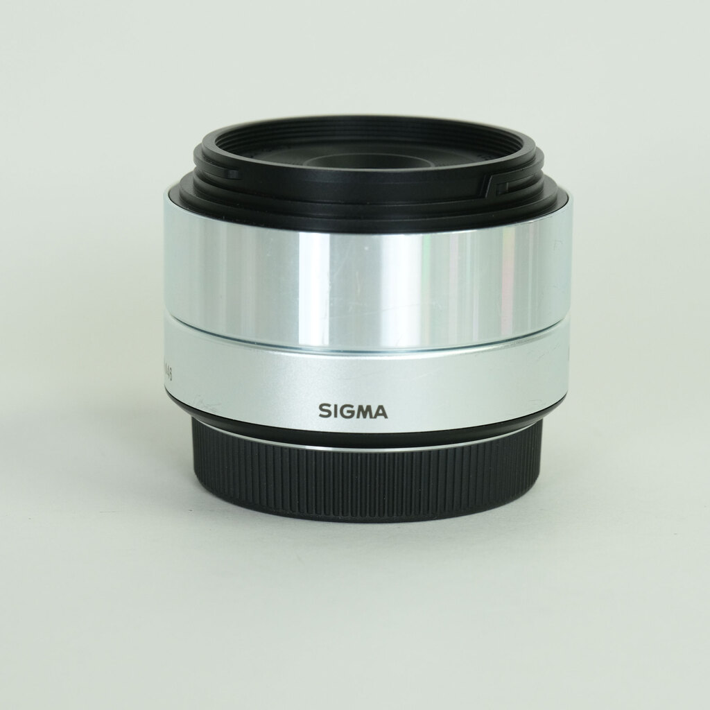 SIGMA A 30mm F2.8 DN (マイクロフォーサーズ用)シルバー SIGMA A 30mm F2.8 DN (マイクロフォーサーズ用)シルバー