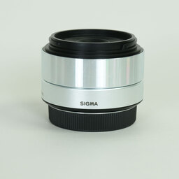 SIGMA A 30mm F2.8 DN (マイクロフォーサーズ用)シルバー SIGMA A 30mm F2.8 DN (マイクロフォーサーズ用)シルバー