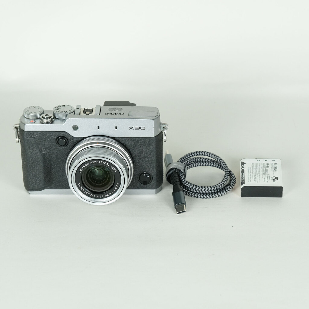 FUJIFILM X30 シルバーの出品 | ONE SCENE（ワンシーン）