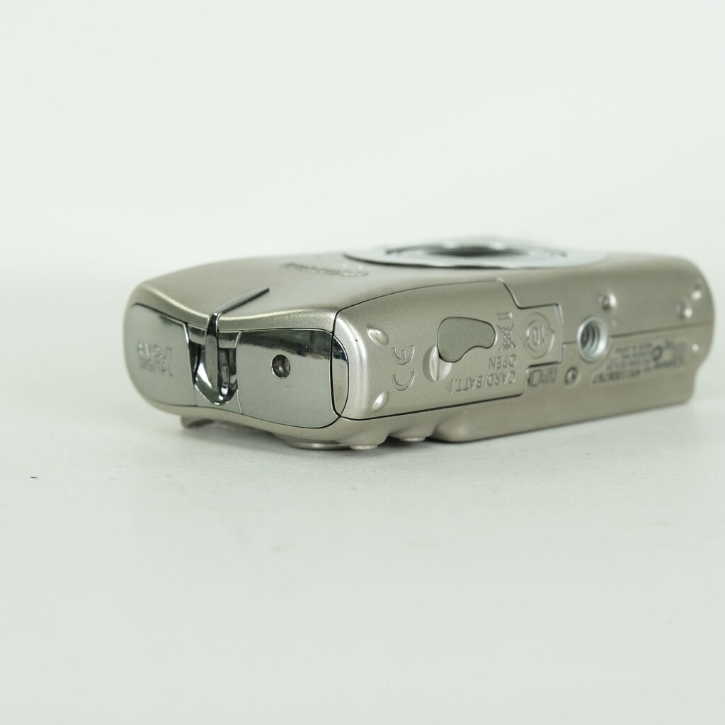 Canon IXY DIGITAL 2000IS