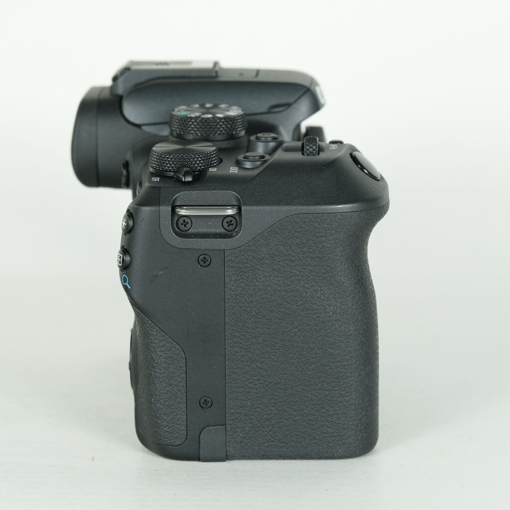 Canon EOS R10 [�{�f�B]