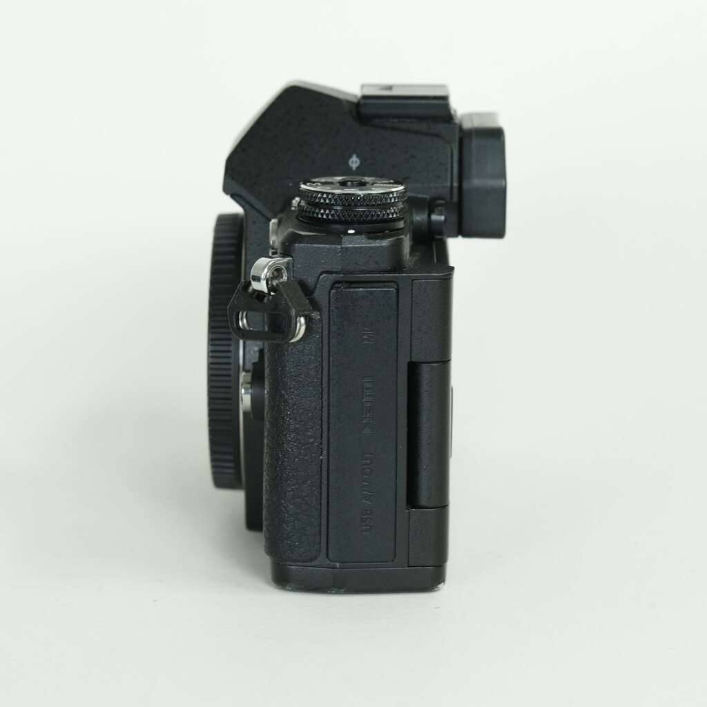 OLYMPUS OM-D E-M5 Mark II