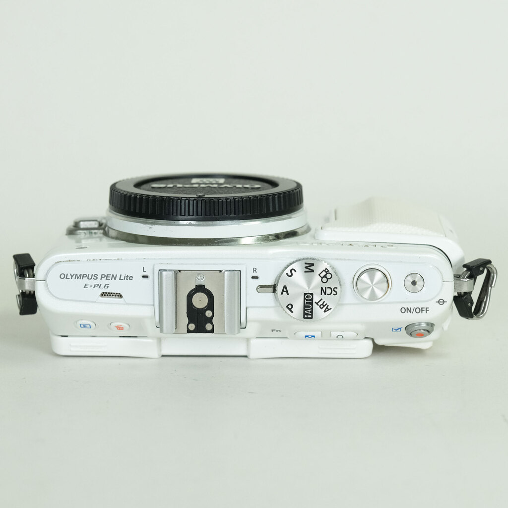 OLYMPUS PEN Lite E-PL6 ボディ ホワイト