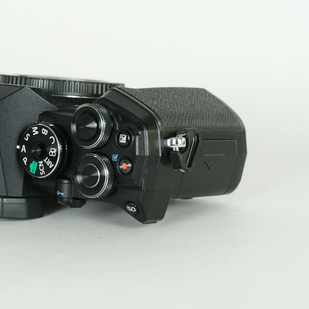 OLYMPUS OM-D E-M5 Mark III