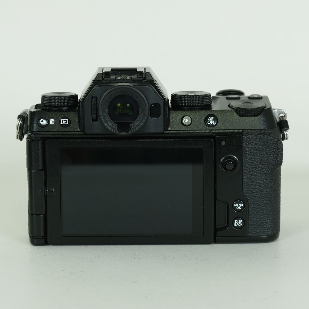 FUJIFILM X-S10