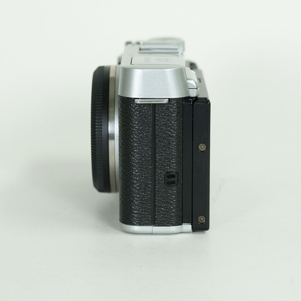 FUJIFILM X-A2 ボディ シルバー