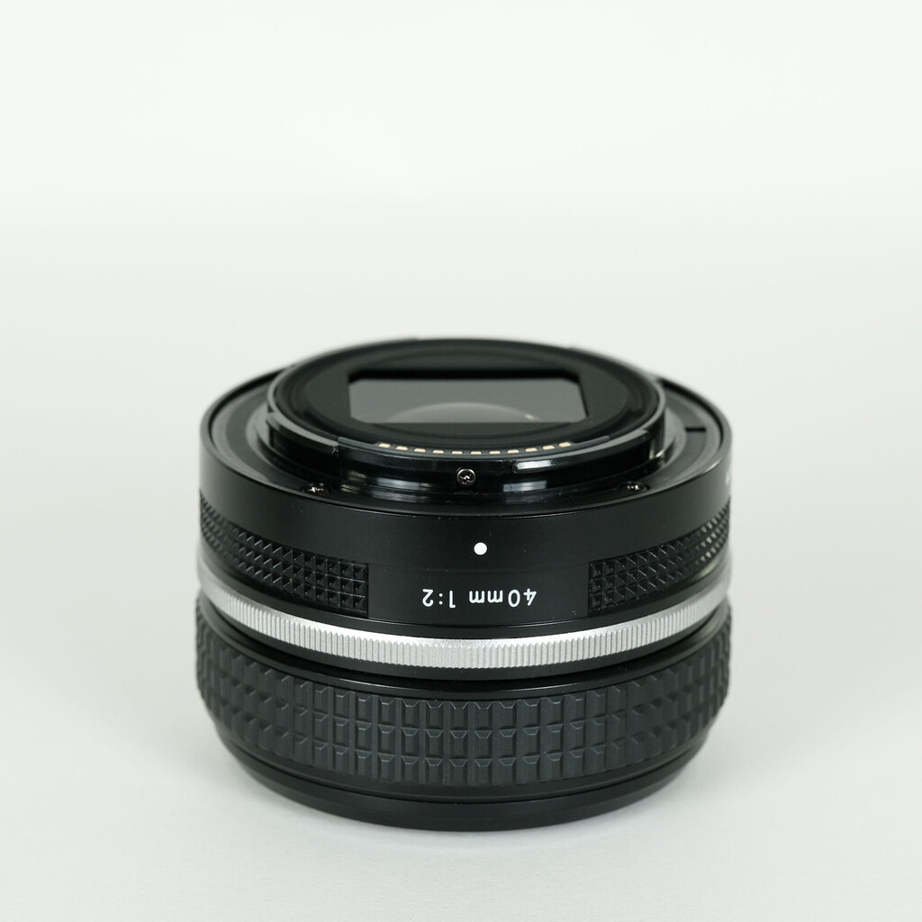 Nikon NIKKOR Z 40mm f/2 Nikon NIKKOR Z 40mm f/2
