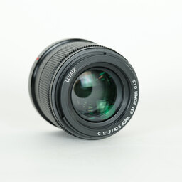 Panasonic LUMIX G 42.5mm / F1.7 ASPH. / POWER O.I.S.