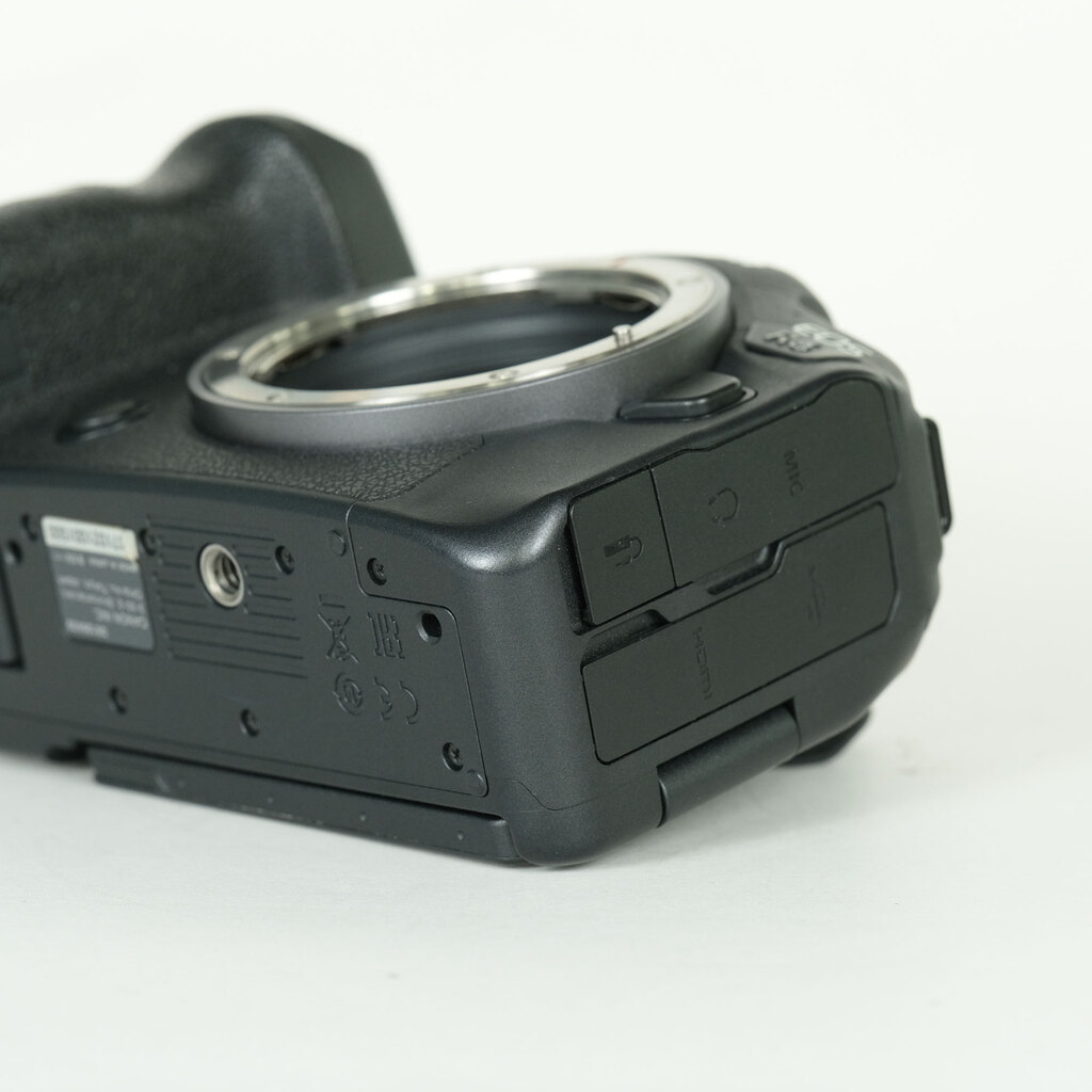 Canon EOS R6 Canon EOS R6