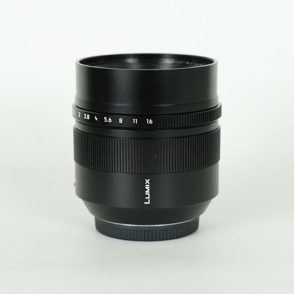 Panasonic LEICA DG NOCTICRON 42.5mm / F1.2 ASPH. / POWER O.I.S.