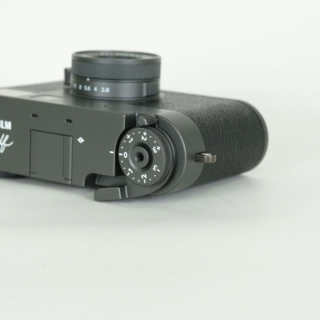 FUJIFILM X half X-HF1