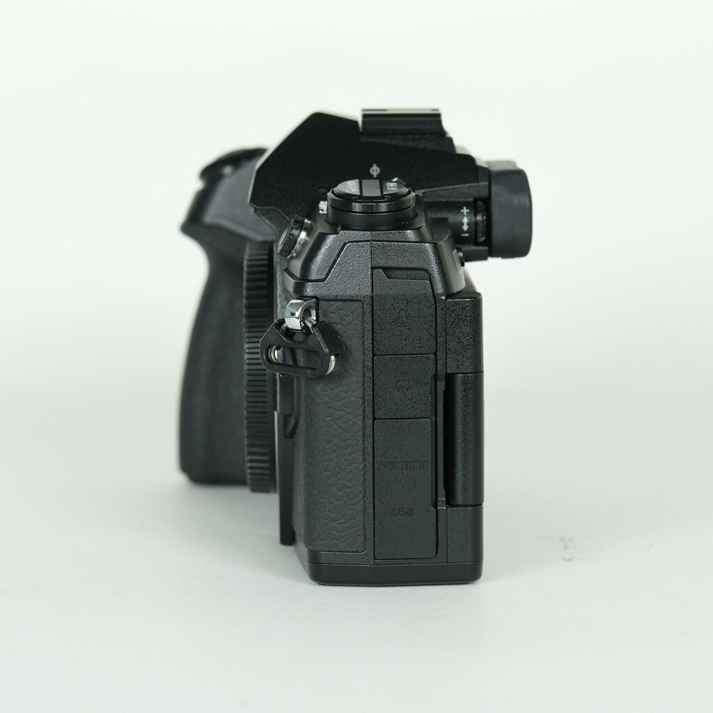 OLYMPUS OM-D E-M1 Mark II [�{�f�B]