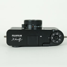 FUJIFILM X half X-HF1