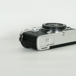 OLYMPUS PEN-F