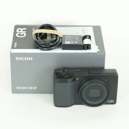 RICOH GR IV