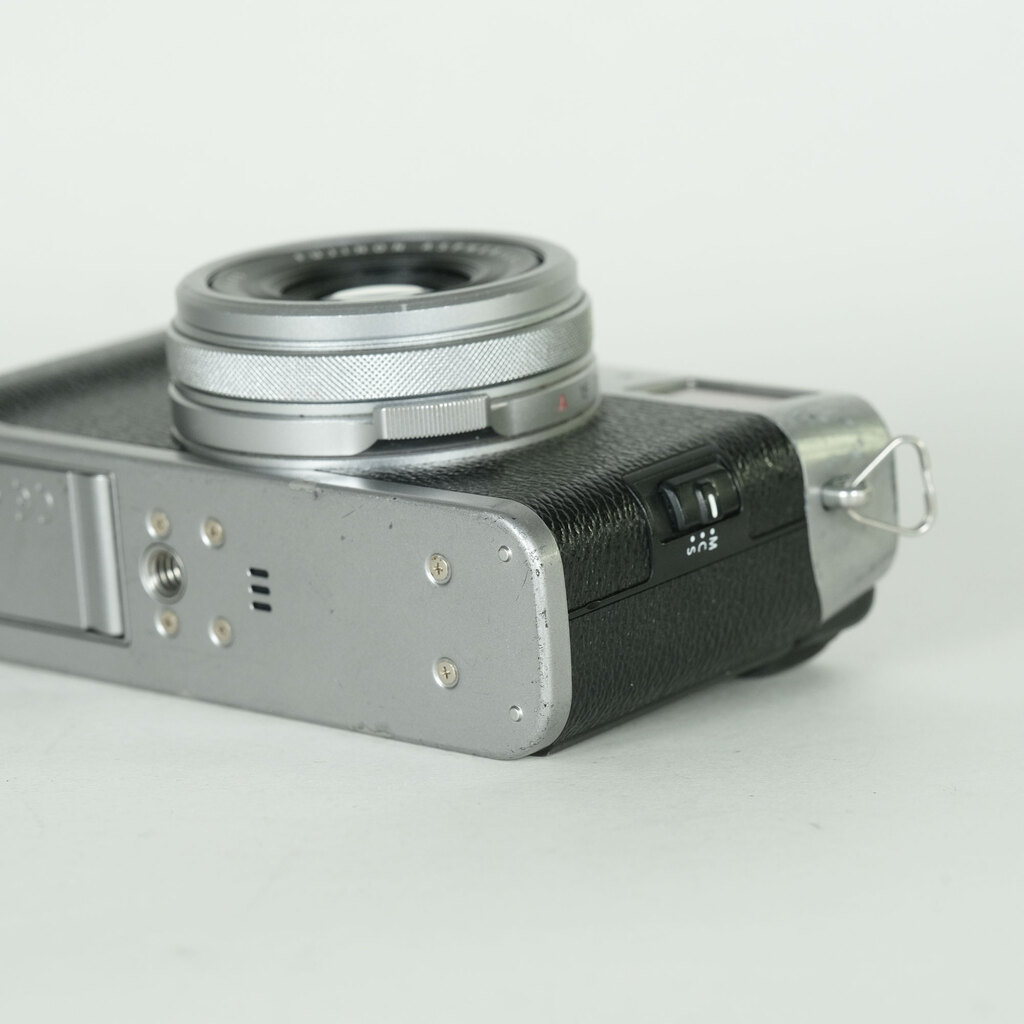 FUJIFILM X100F シルバー FUJIFILM X100F シルバー