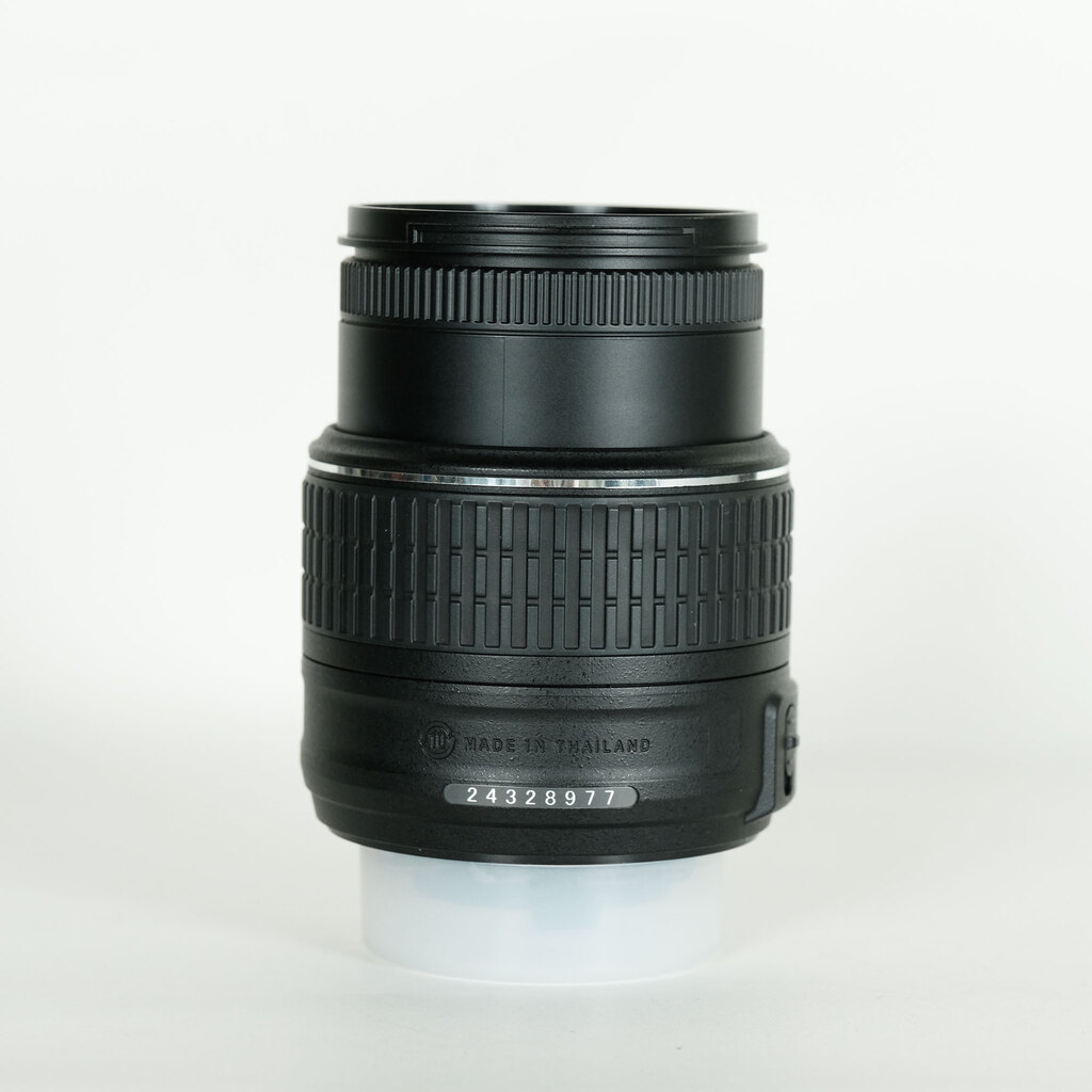 Nikon AF-S DX NIKKOR 18-55mm f3.5-5.6G VR II Nikon AF-S DX NIKKOR 18-55mm f3.5-5.6G VR II