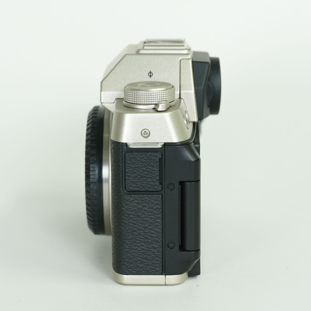 FUJIFILM X-T200 ボディ シャンパンゴールド