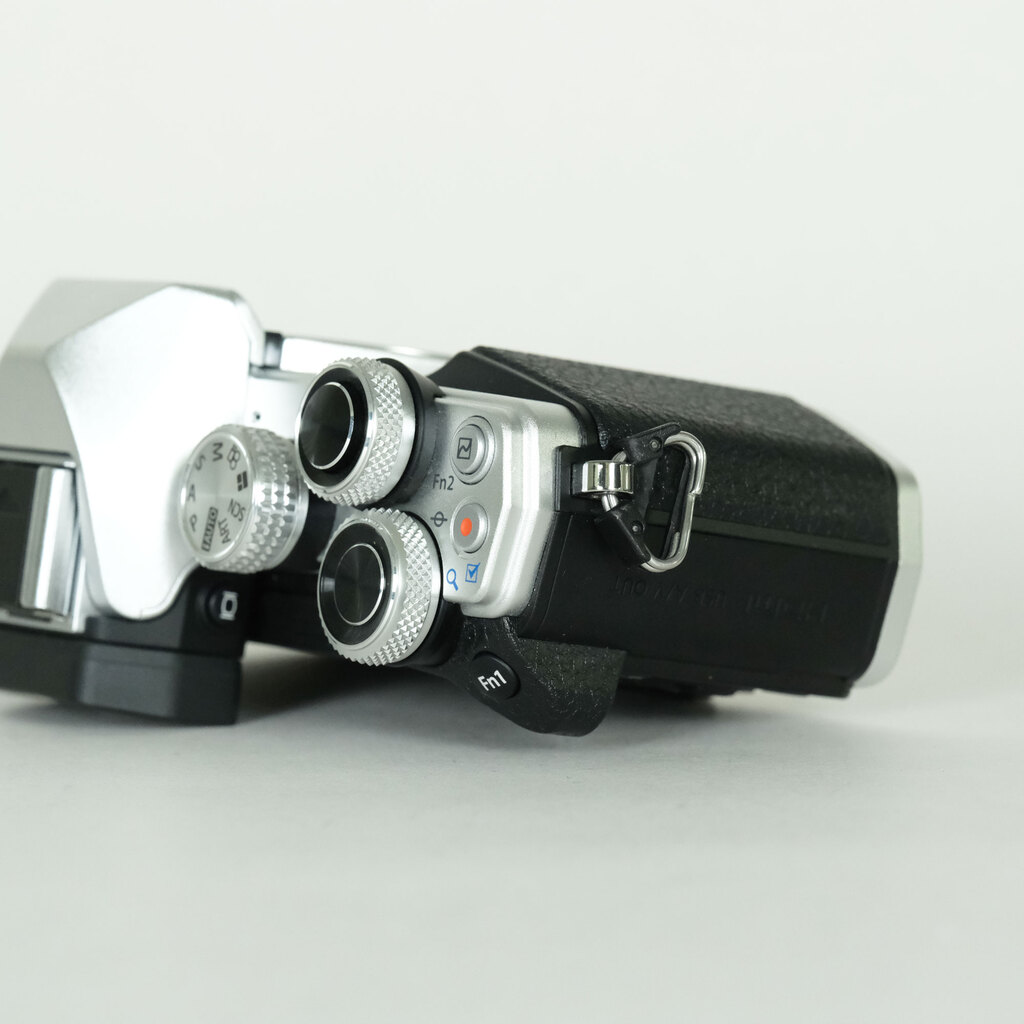 OLYMPUS OM-D E-M10 Mark II