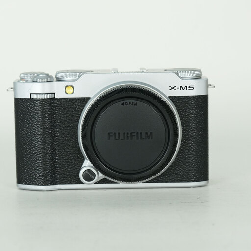FUJIFILM X-M5を徹底解説。Xシリーズの魅力を凝縮した本格派エントリー