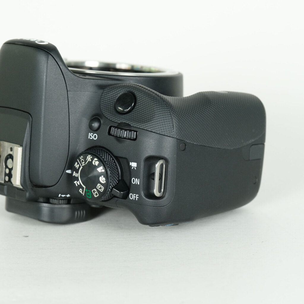 Canon EOS Kiss X7