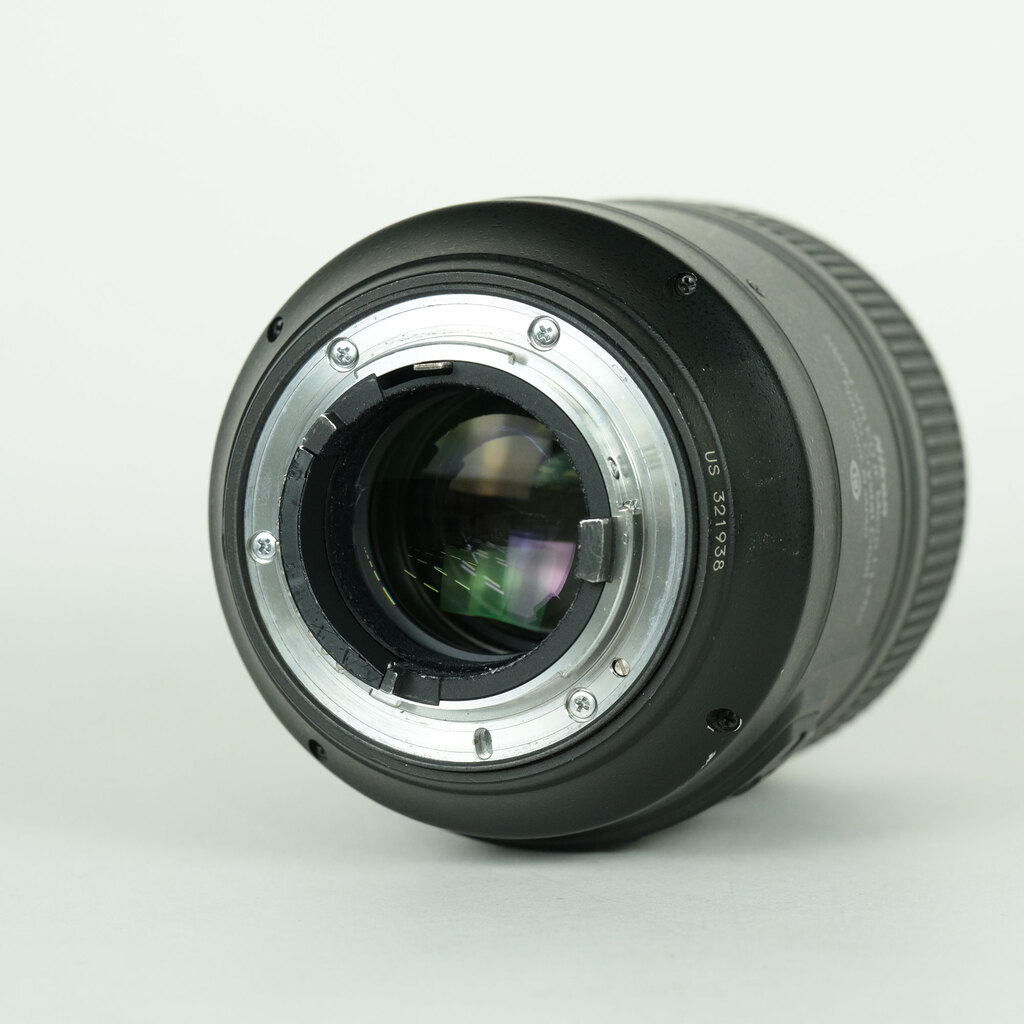 Nikon AF-S VR Micro-Nikkor 105mm f/2.8G IF-ED Nikon AF-S VR Micro-Nikkor 105mm f/2.8G IF-ED