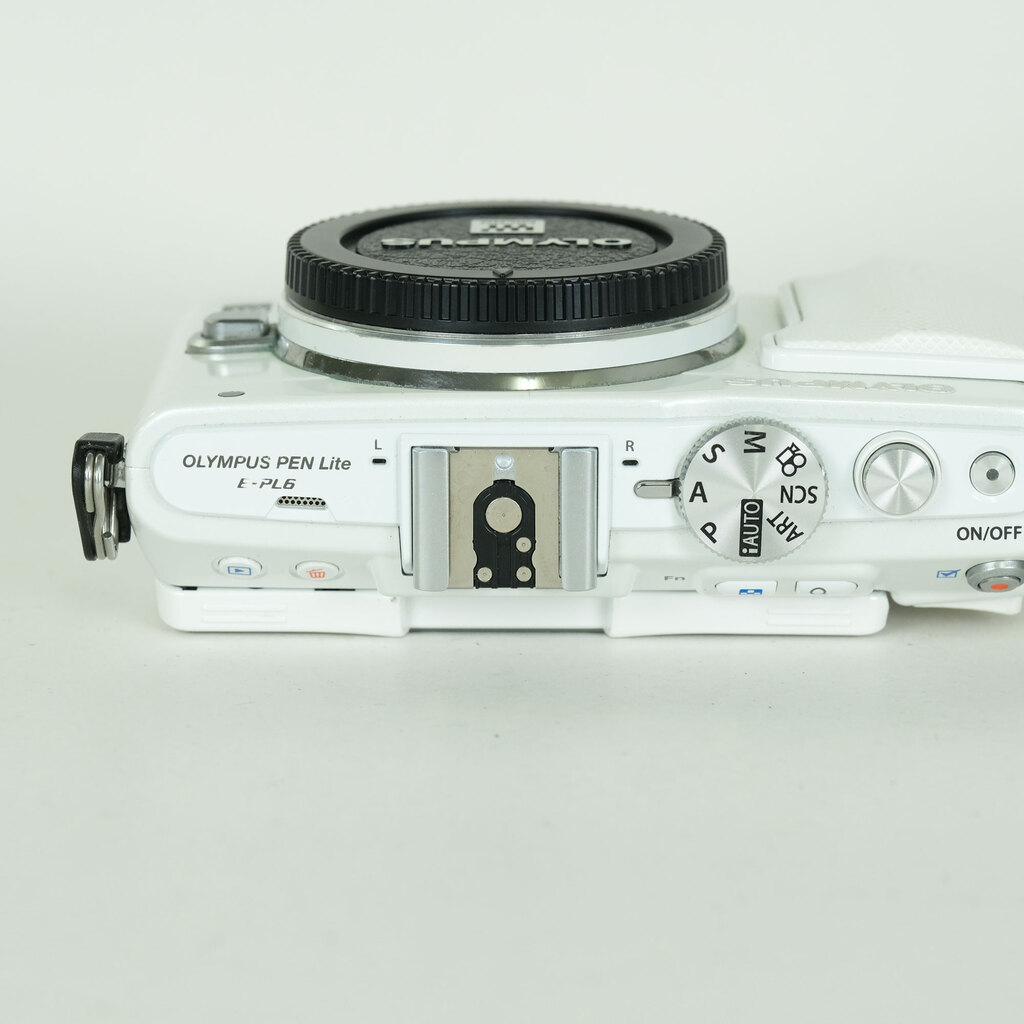 OLYMPUS PEN Lite E-PL6 ボディ ホワイト OLYMPUS PEN Lite E-PL6 ボディ ホワイト