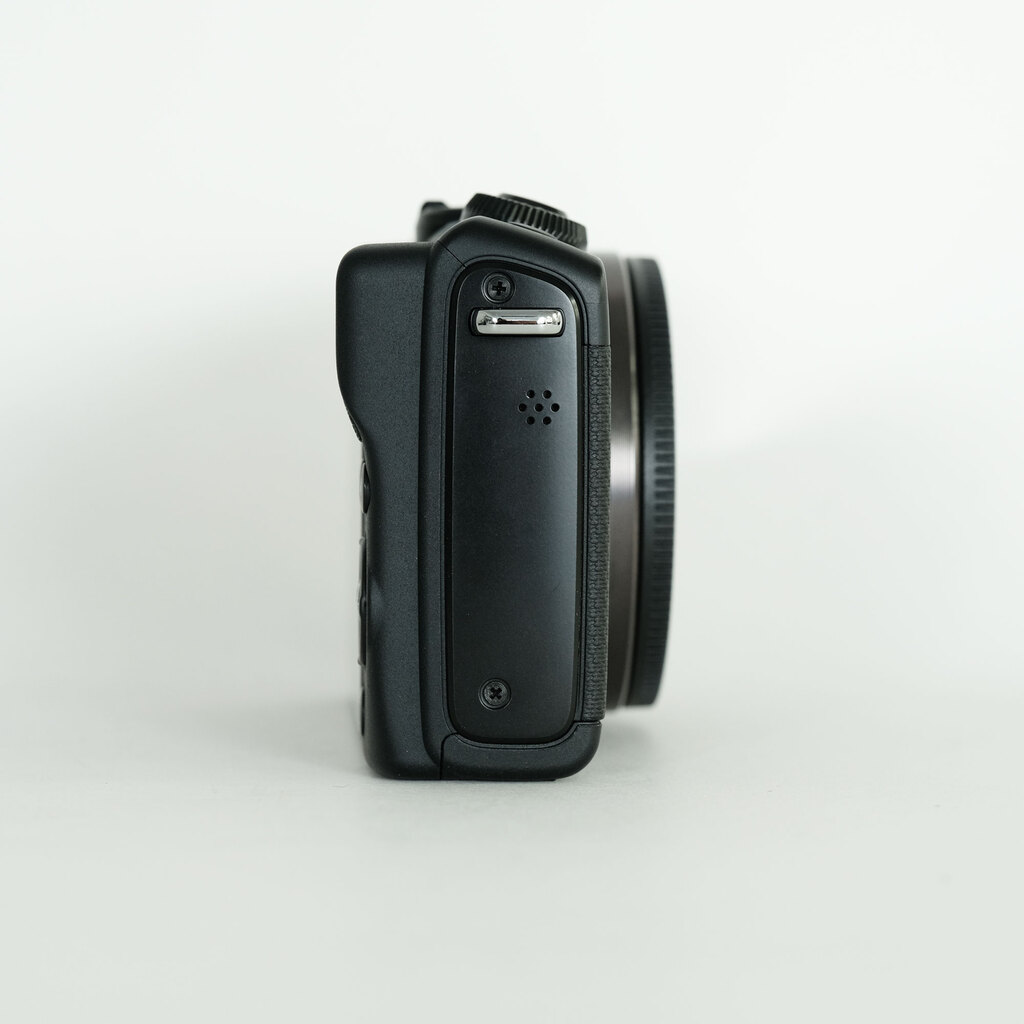 Canon EOS M100 Canon EOS M100