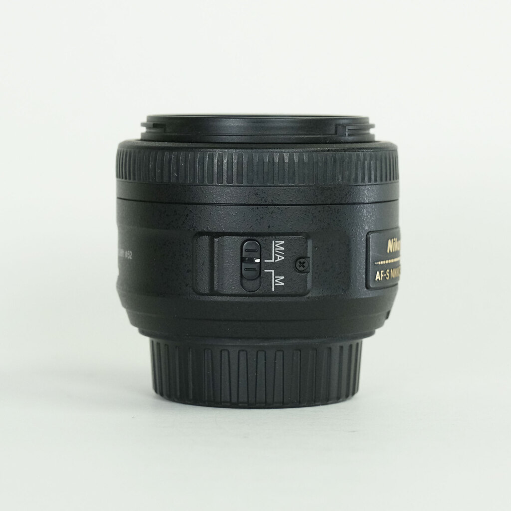 Nikon AF-S DX NIKKOR 35mm f/1.8G Nikon AF-S DX NIKKOR 35mm f/1.8G