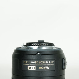Nikon AF-S DX NIKKOR 35mm f/1.8G Nikon AF-S DX NIKKOR 35mm f/1.8G