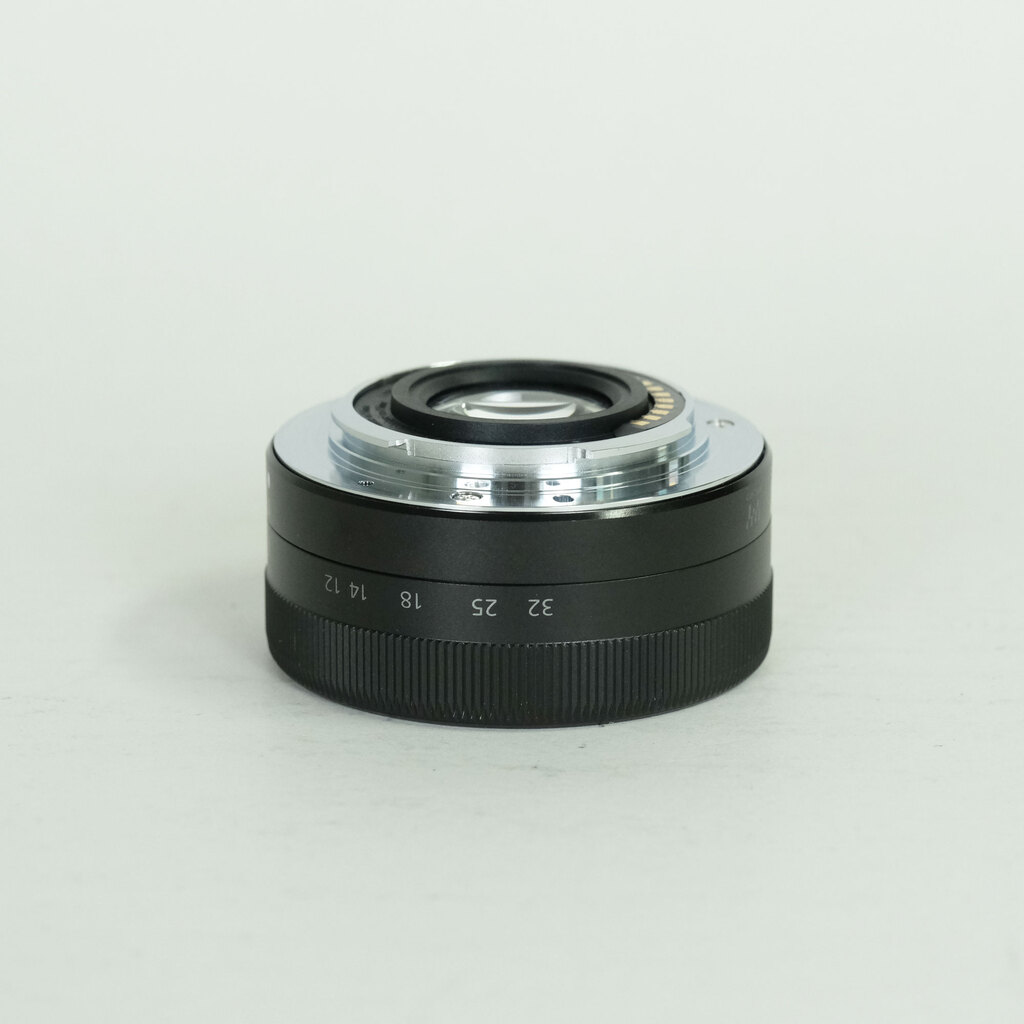 Panasonic LUMIX G VARIO 12-32mm / F3.5-5.6 ASPH. / MEGA O.I.S. Panasonic LUMIX G VARIO 12-32mm / F3.5-5.6 ASPH. / MEGA O.I.S.